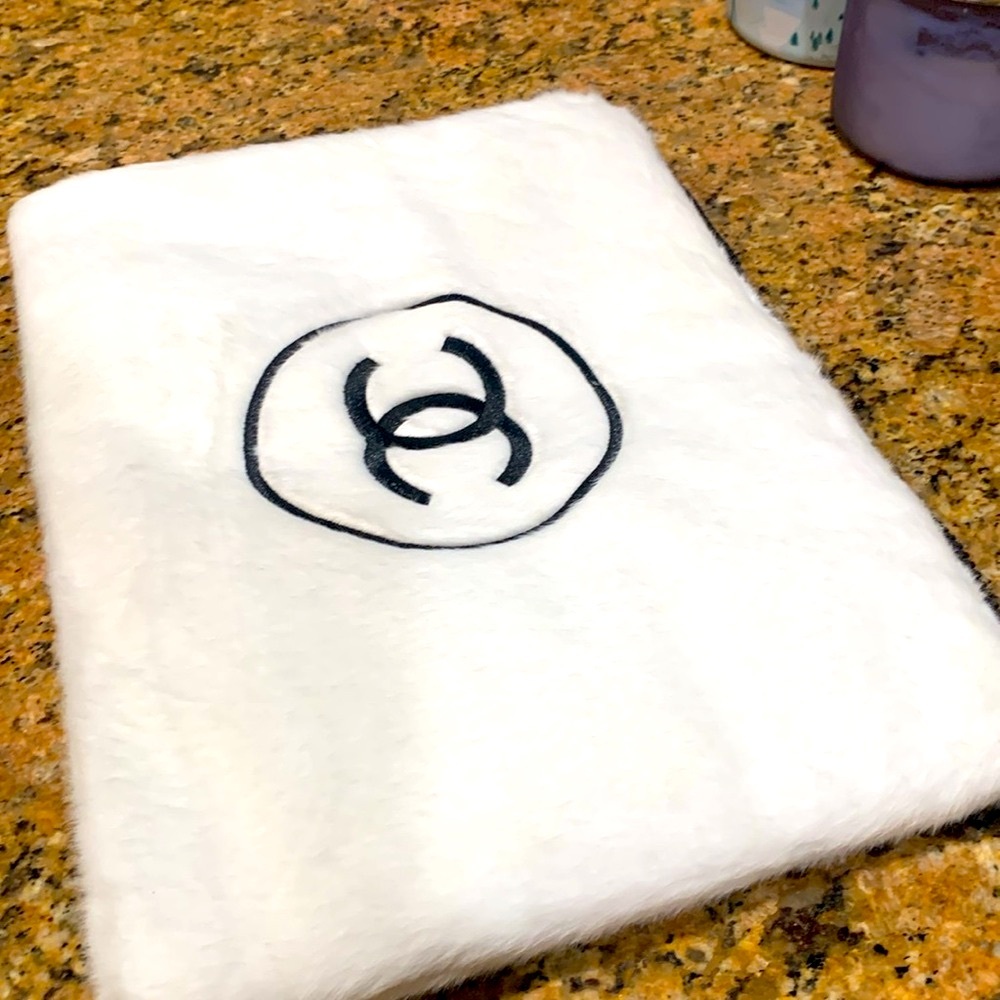 Authentic rare and  collectible large  CHANEL White Faux Fur Clutch, must have!